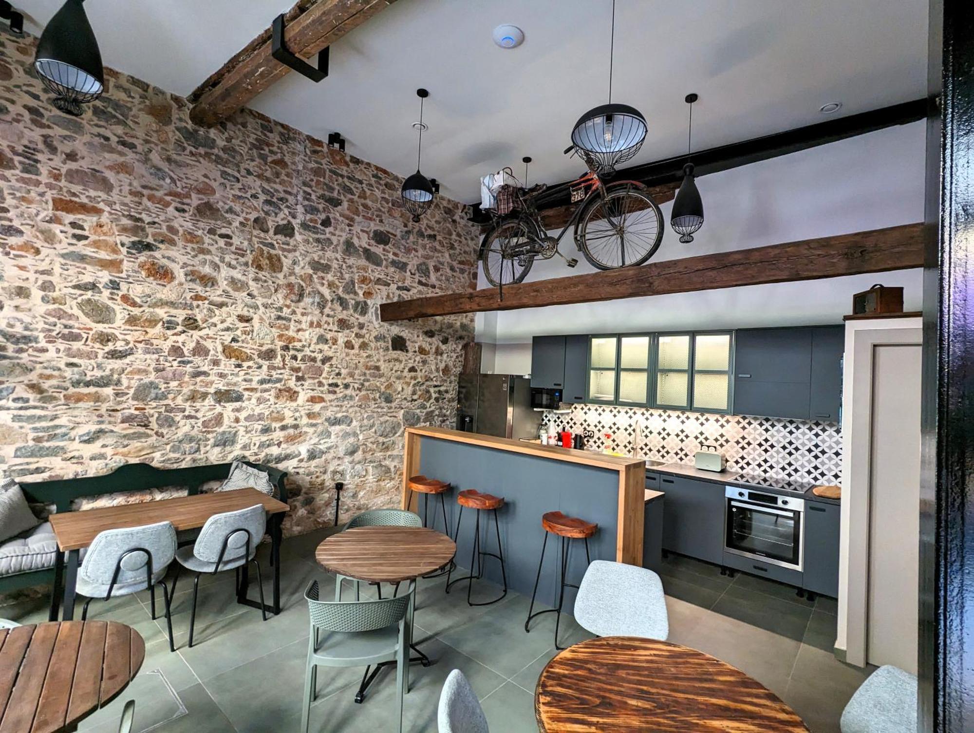 Issa Lesvos Hostel Mytilene Ngoại thất bức ảnh