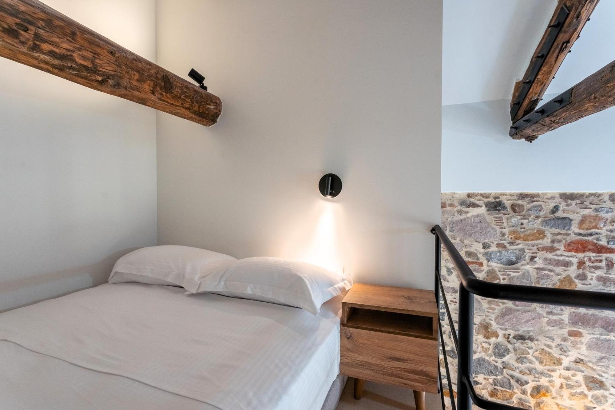 Issa Lesvos Hostel Mytilene Ngoại thất bức ảnh