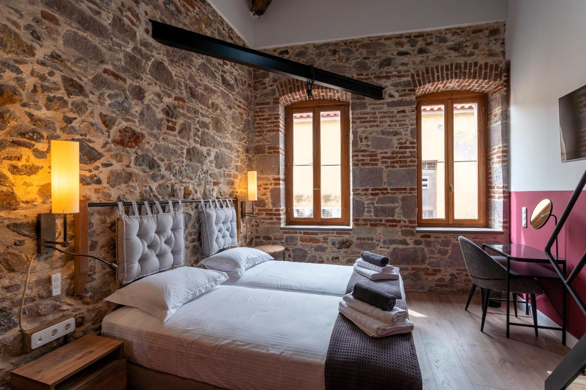 Issa Lesvos Hostel Mytilene Ngoại thất bức ảnh