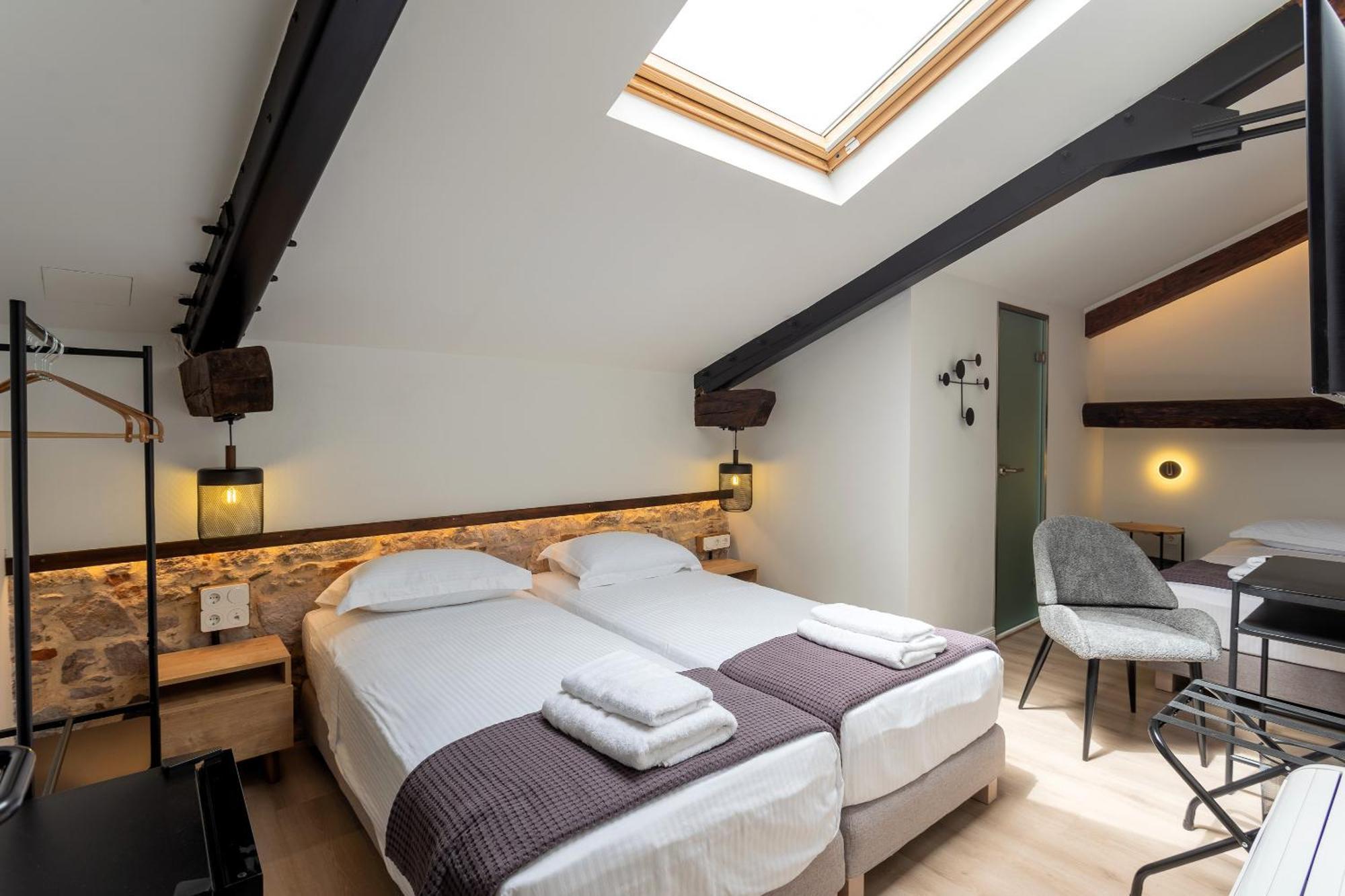 Issa Lesvos Hostel Mytilene Ngoại thất bức ảnh