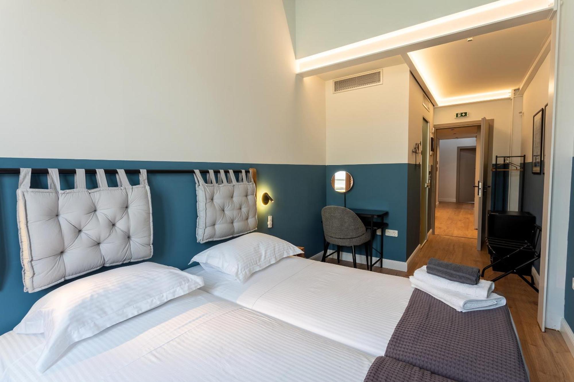 Issa Lesvos Hostel Mytilene Ngoại thất bức ảnh