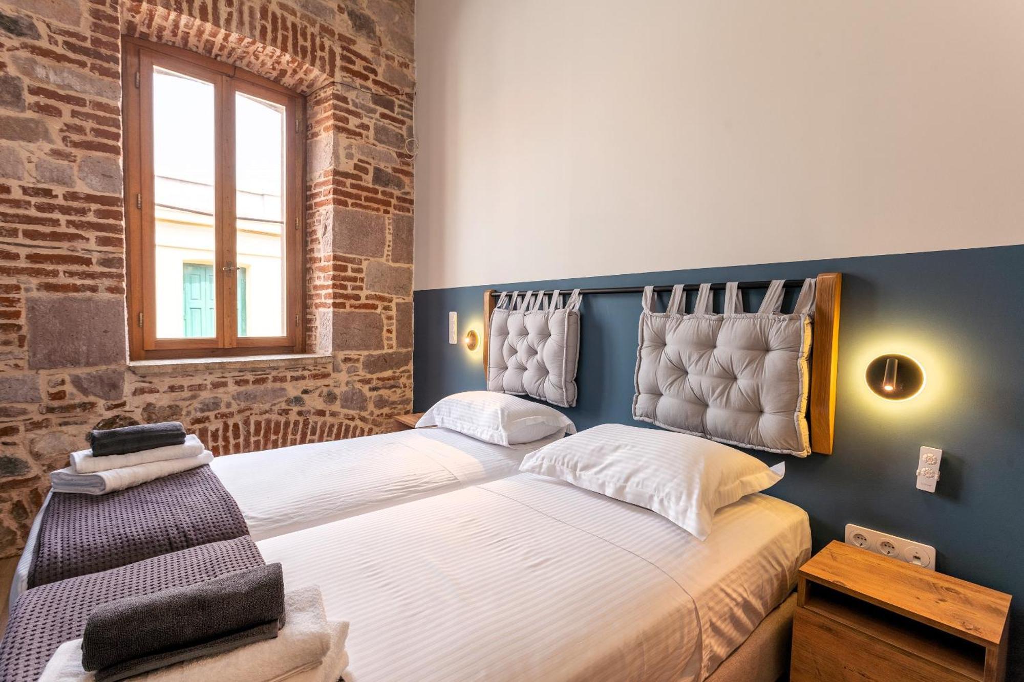 Issa Lesvos Hostel Mytilene Ngoại thất bức ảnh