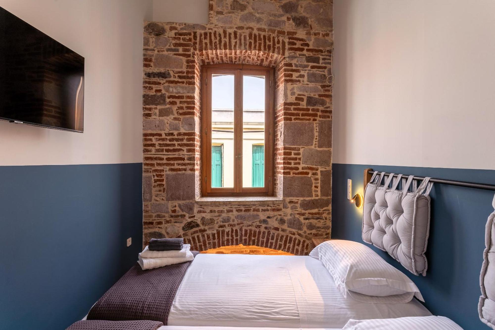 Issa Lesvos Hostel Mytilene Ngoại thất bức ảnh