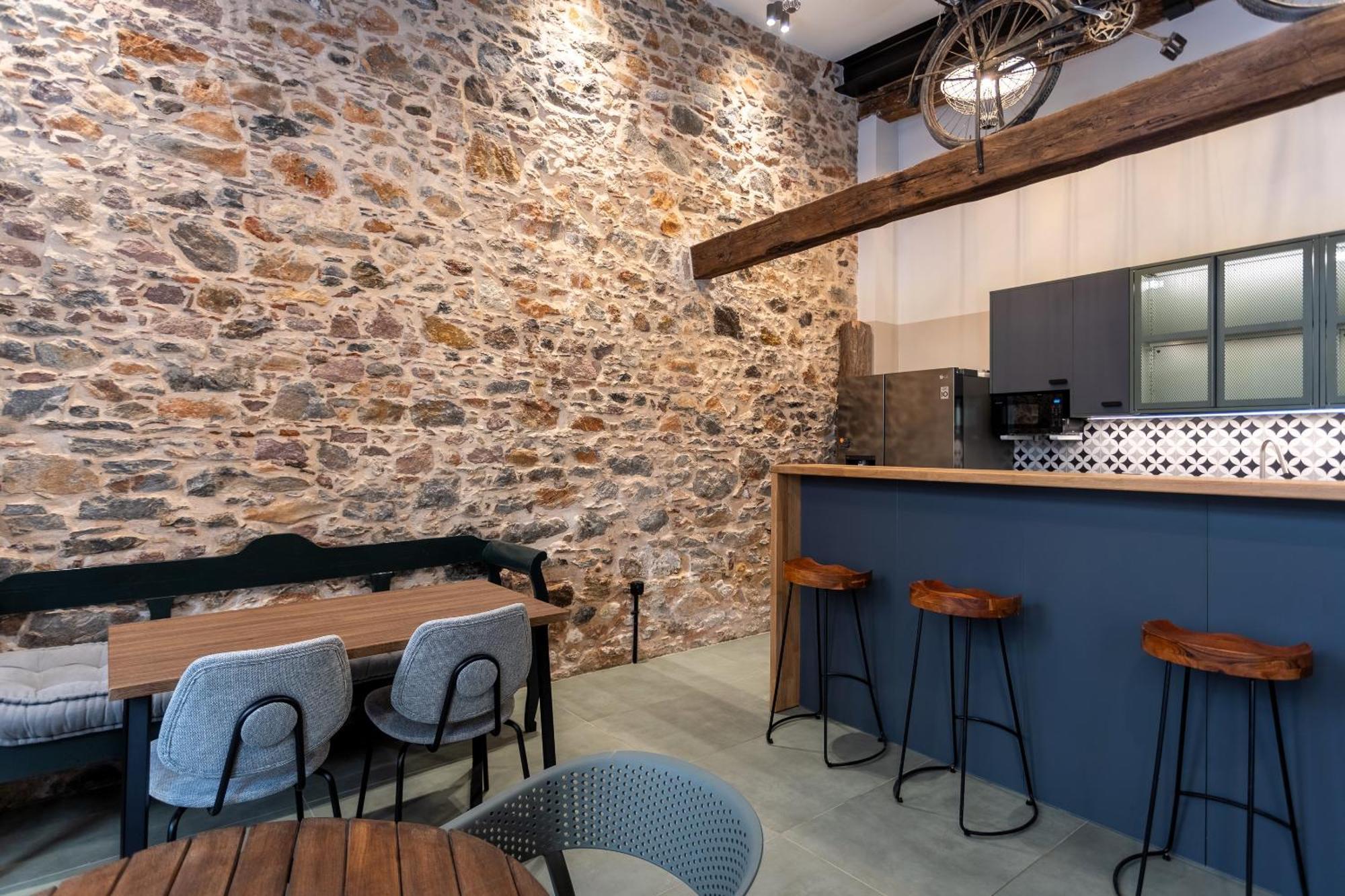 Issa Lesvos Hostel Mytilene Ngoại thất bức ảnh