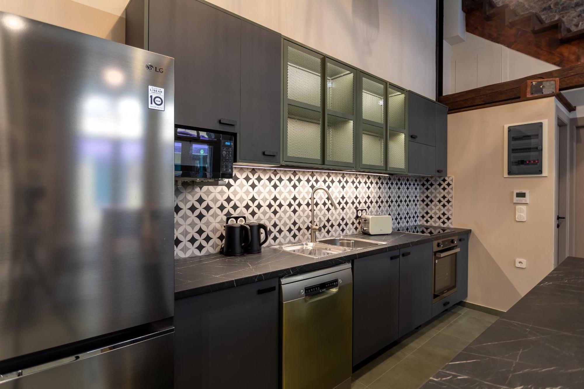 Issa Lesvos Hostel Mytilene Ngoại thất bức ảnh