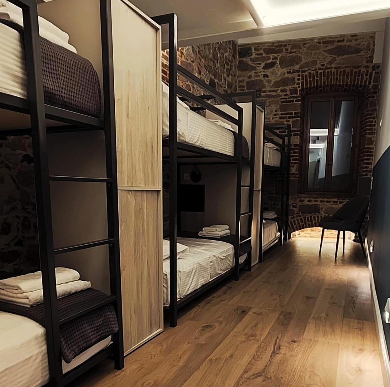 Issa Lesvos Hostel Mytilene Ngoại thất bức ảnh