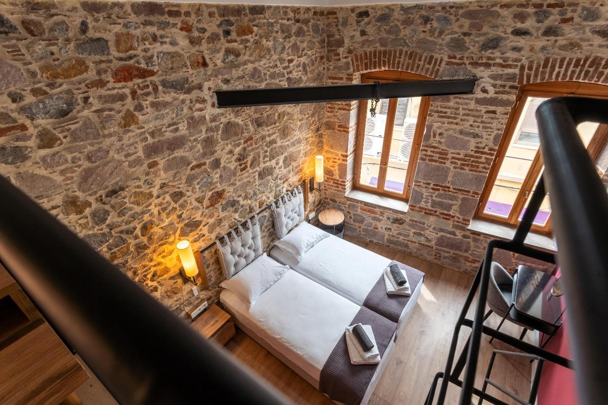 Issa Lesvos Hostel Mytilene Ngoại thất bức ảnh