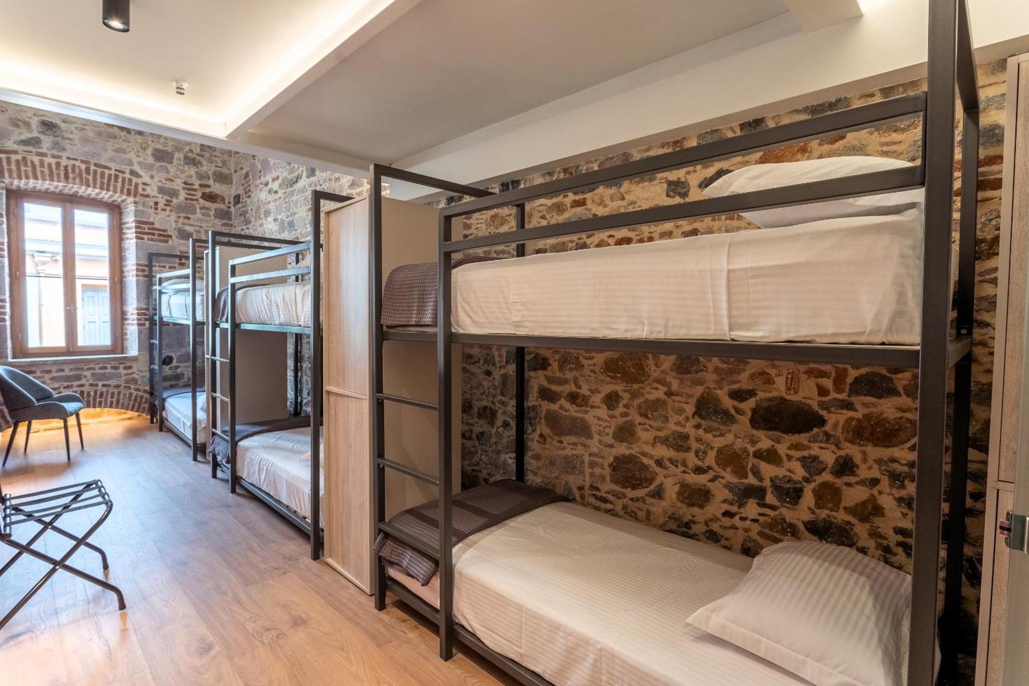Issa Lesvos Hostel Mytilene Ngoại thất bức ảnh