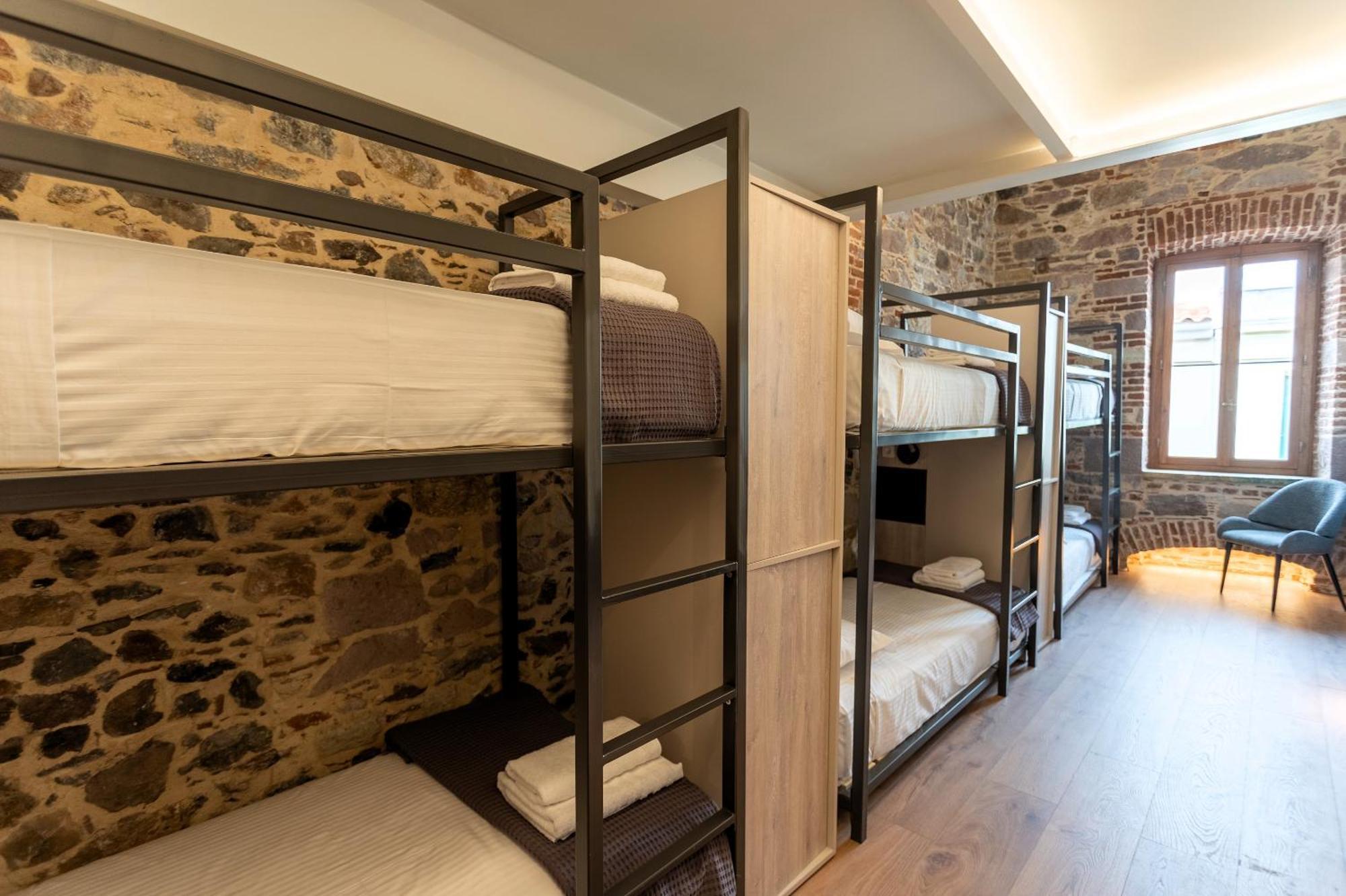 Issa Lesvos Hostel Mytilene Ngoại thất bức ảnh