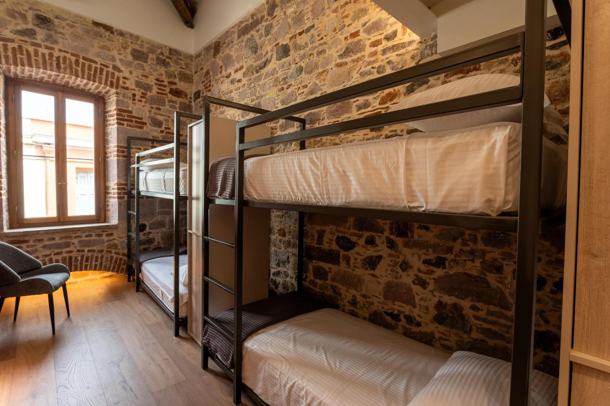 Issa Lesvos Hostel Mytilene Ngoại thất bức ảnh