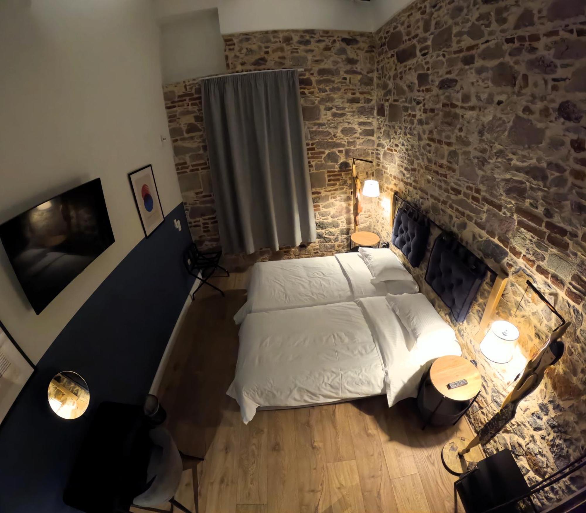 Issa Lesvos Hostel Mytilene Ngoại thất bức ảnh