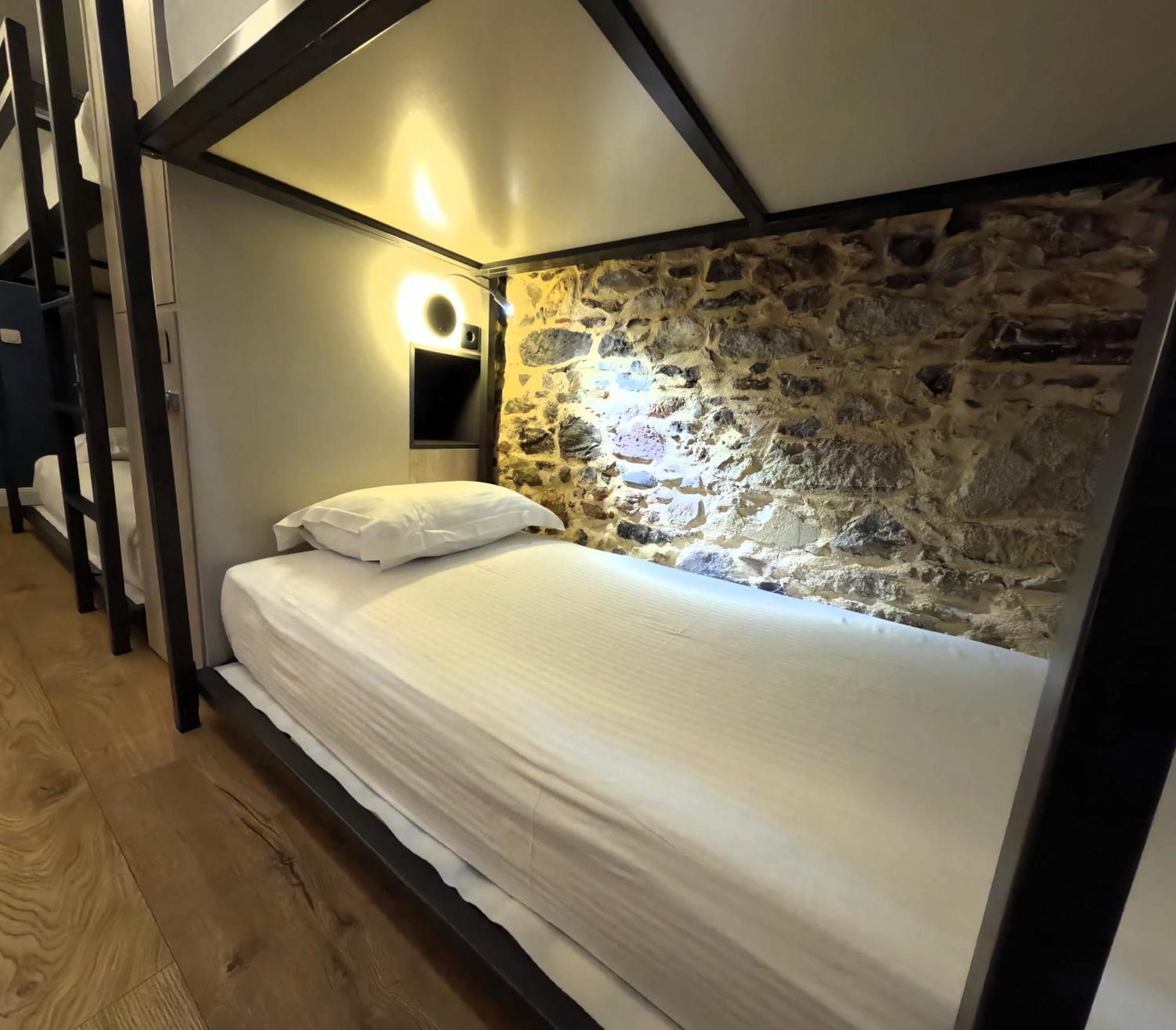 Issa Lesvos Hostel Mytilene Ngoại thất bức ảnh