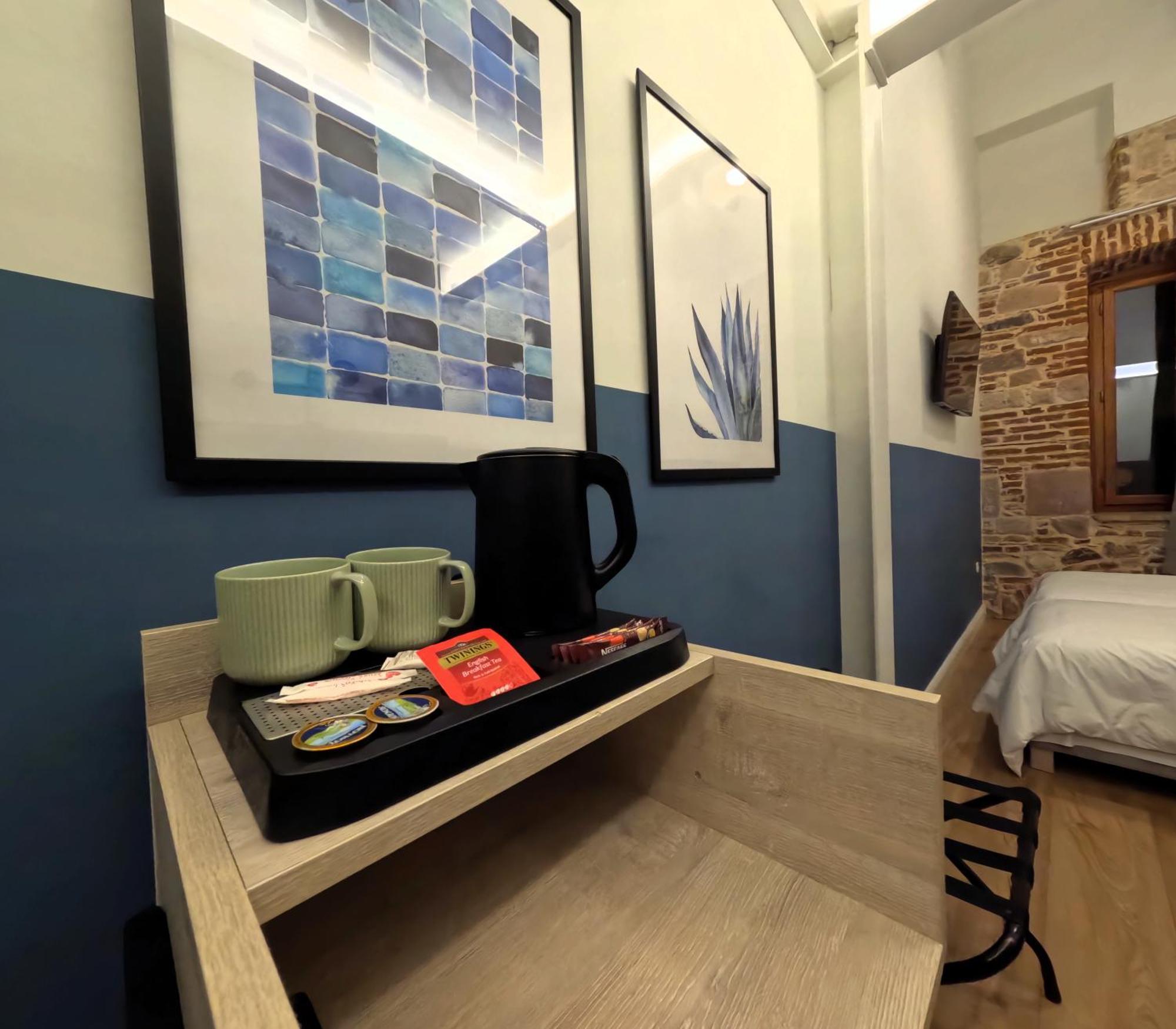 Issa Lesvos Hostel Mytilene Ngoại thất bức ảnh