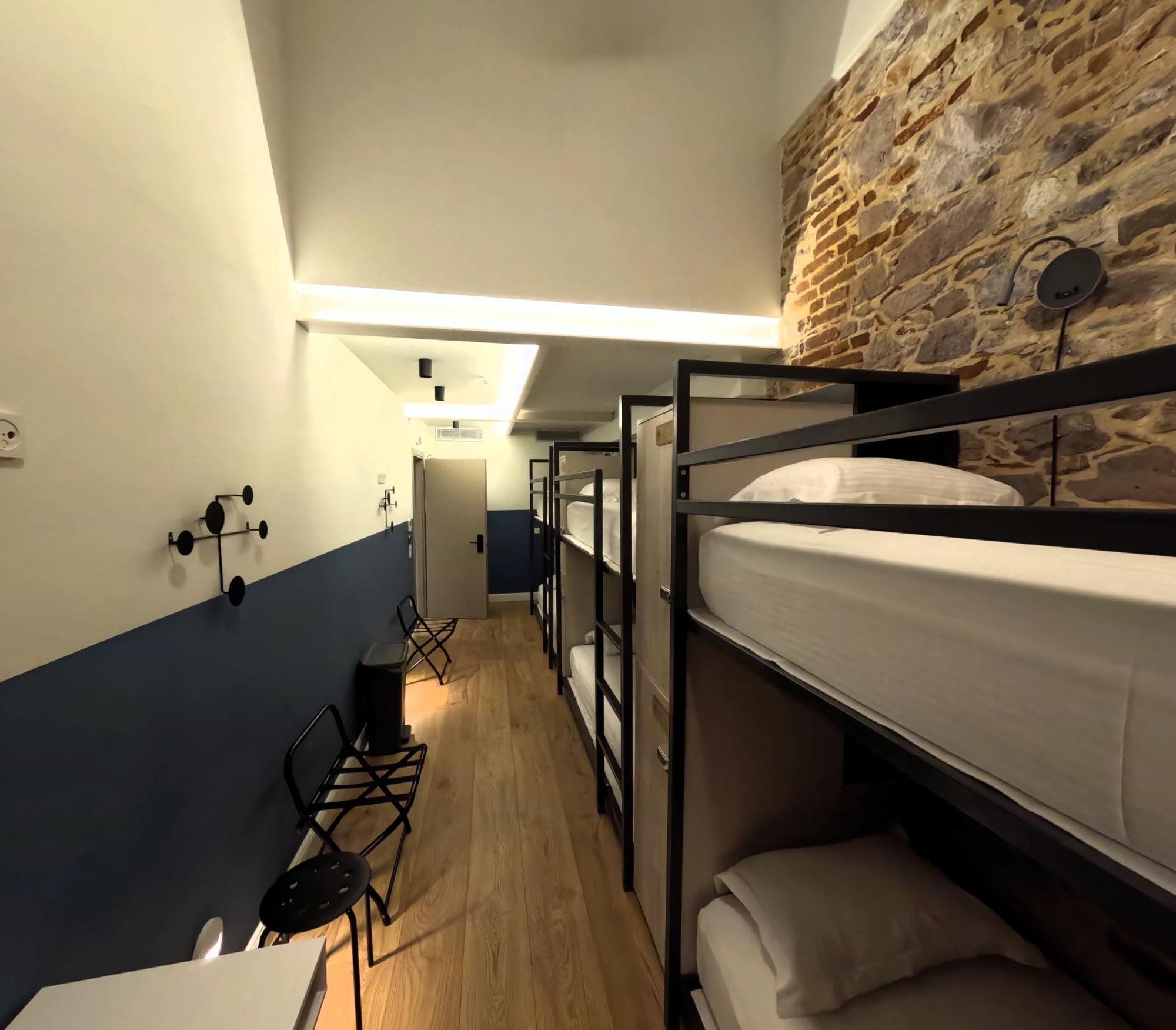 Issa Lesvos Hostel Mytilene Ngoại thất bức ảnh