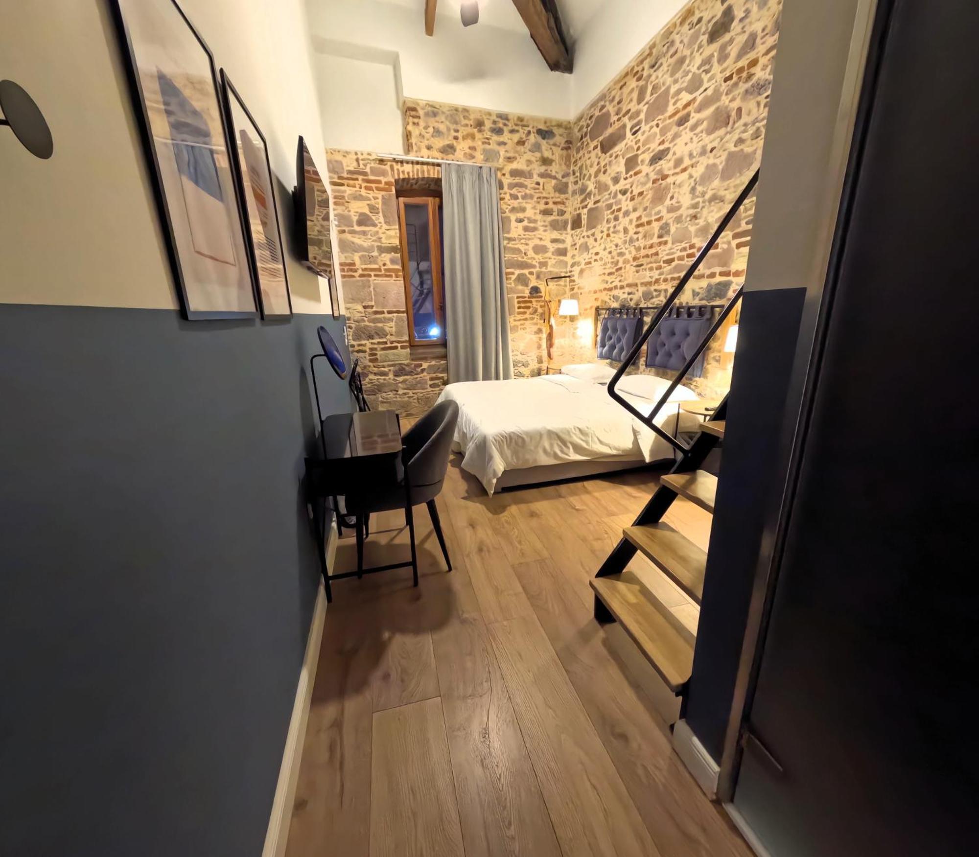 Issa Lesvos Hostel Mytilene Ngoại thất bức ảnh
