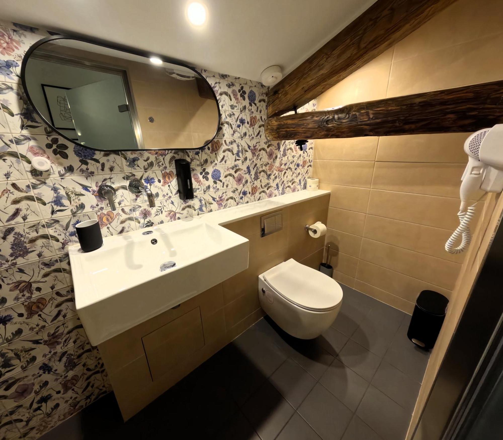 Issa Lesvos Hostel Mytilene Ngoại thất bức ảnh