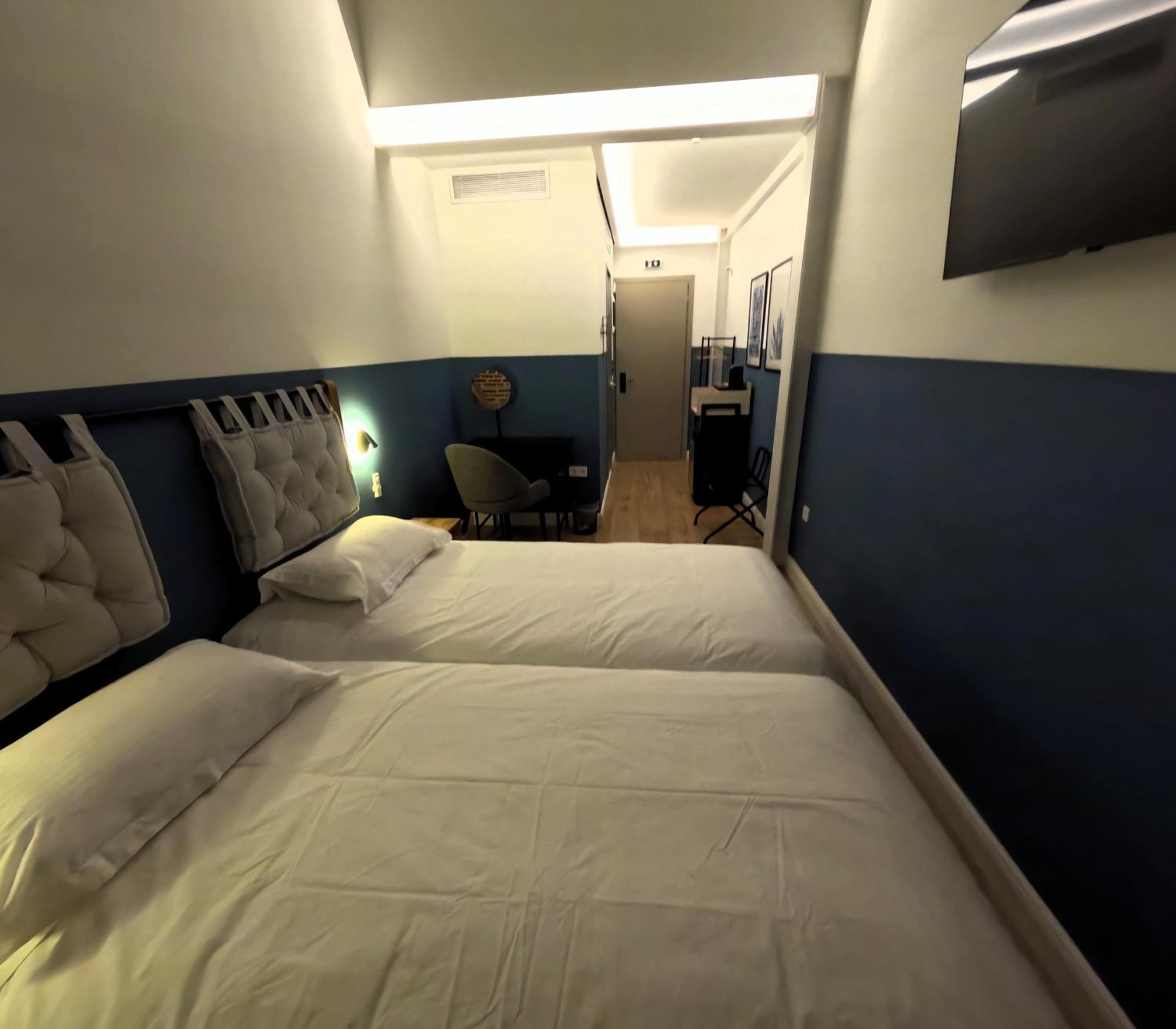 Issa Lesvos Hostel Mytilene Ngoại thất bức ảnh
