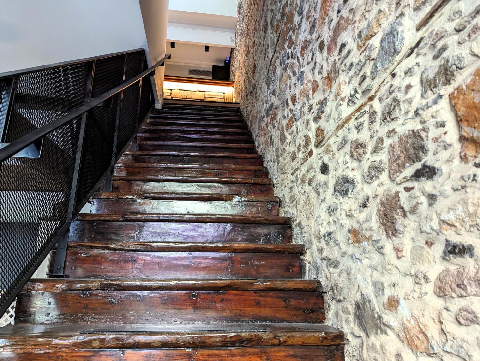 Issa Lesvos Hostel Mytilene Ngoại thất bức ảnh