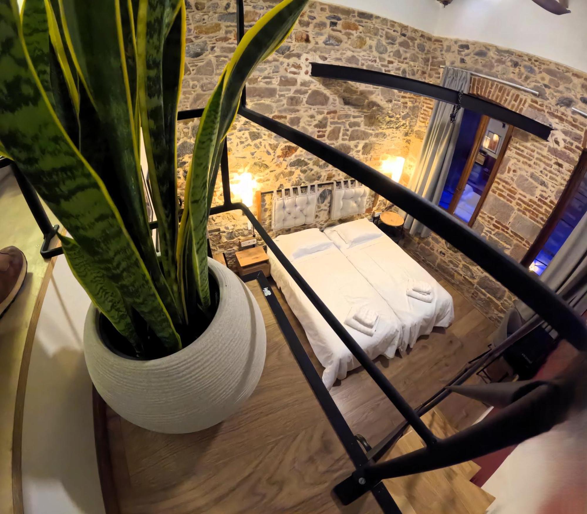 Issa Lesvos Hostel Mytilene Ngoại thất bức ảnh