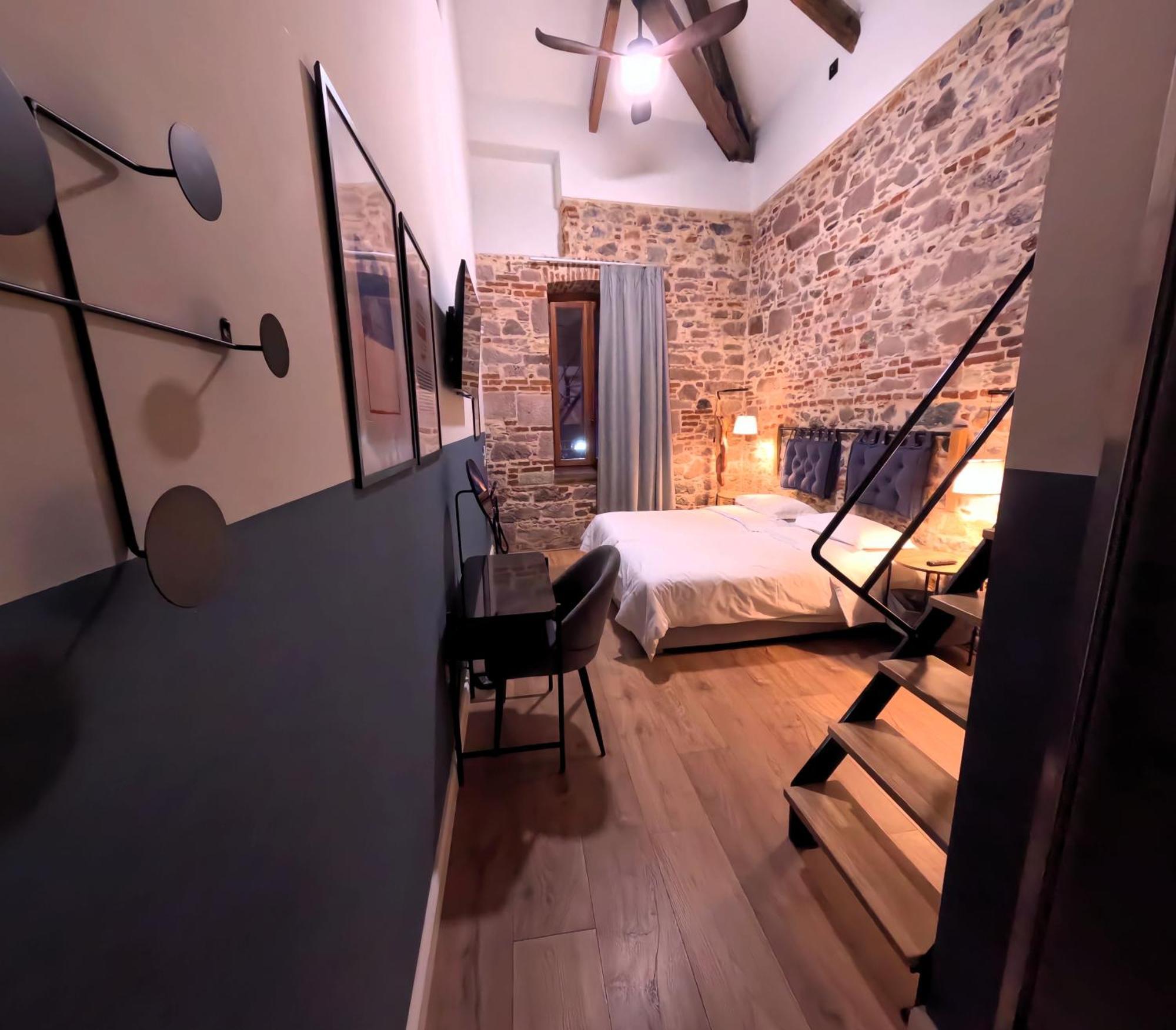 Issa Lesvos Hostel Mytilene Ngoại thất bức ảnh